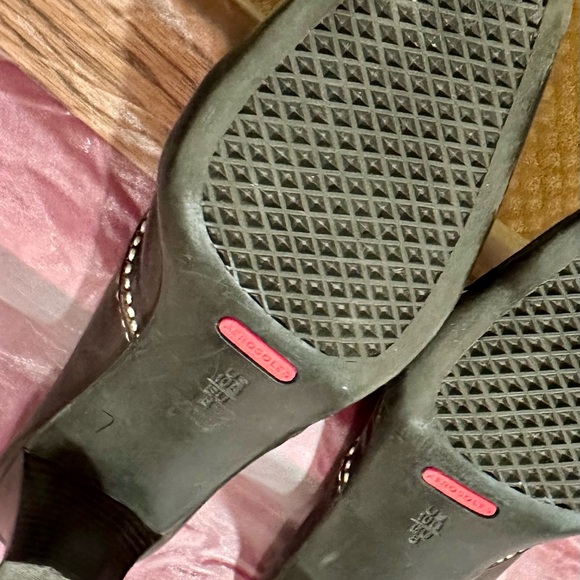 Aerosols slip on shoes. Size 10 leather upper. - Picture 5 of 6